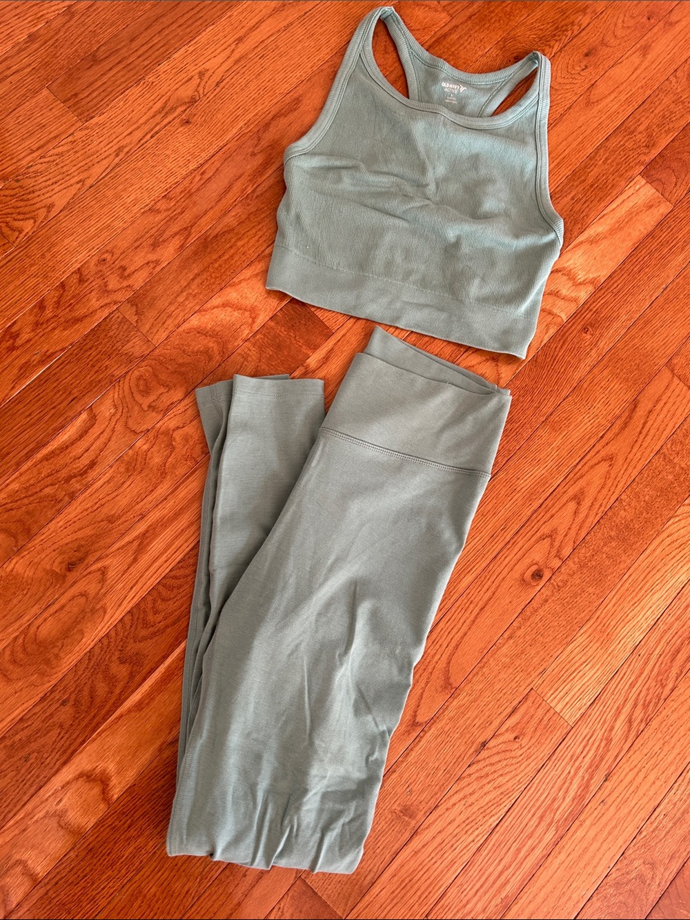 Old navy workout crossover leggings and high neck sports bra crop set